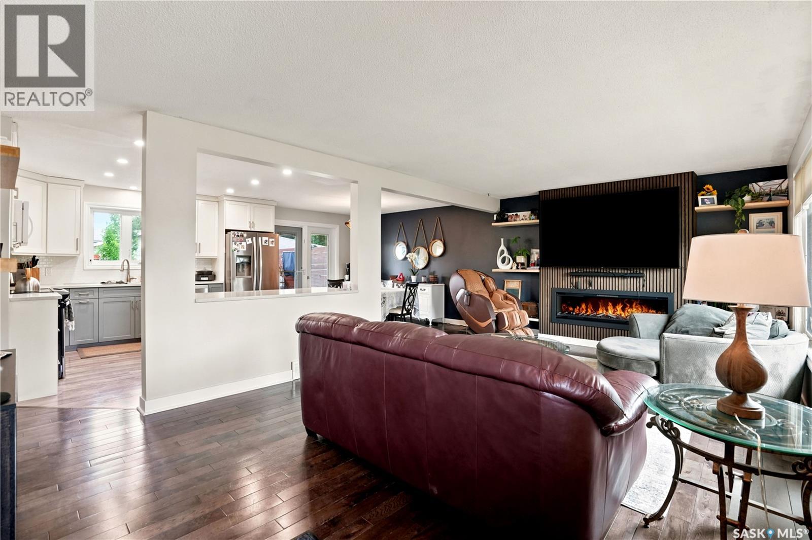 1313 Prince CRESCENT - Image 3