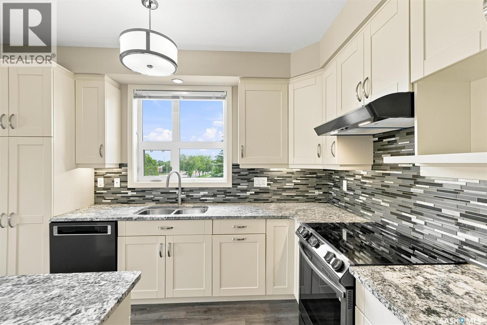#210 1015 Moss AVENUE - Image 8
