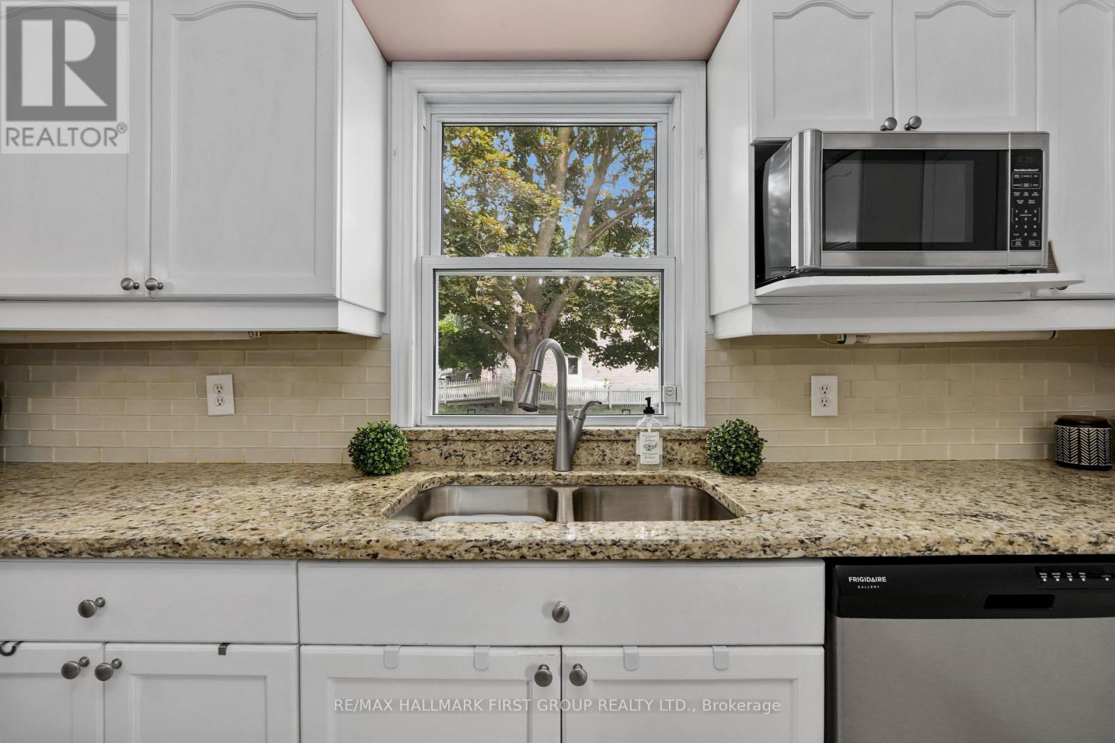 89 ROSE GLEN ROAD N - Image 18
