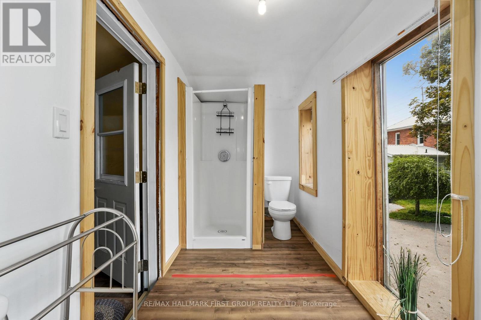 89 ROSE GLEN ROAD N - Image 38