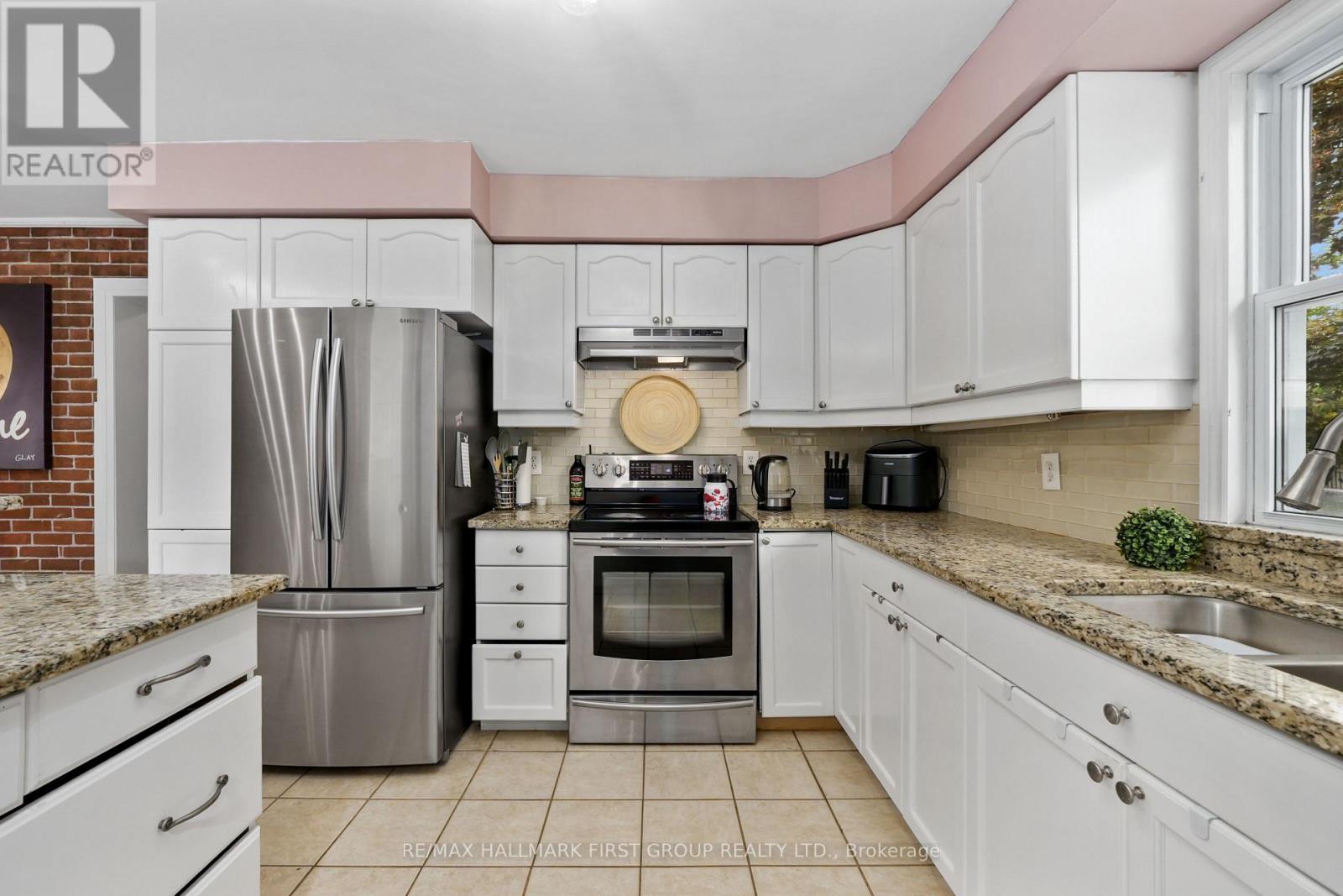 89 ROSE GLEN ROAD N - Image 19