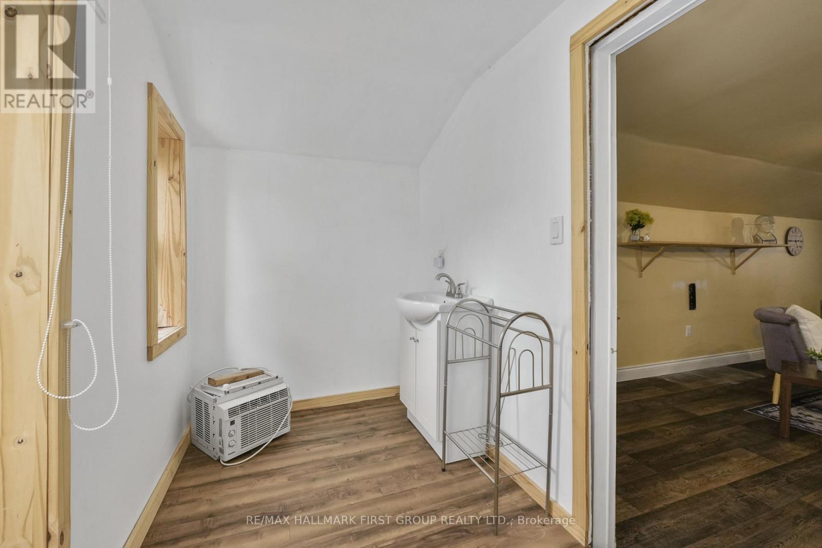 89 ROSE GLEN ROAD N - Image 39