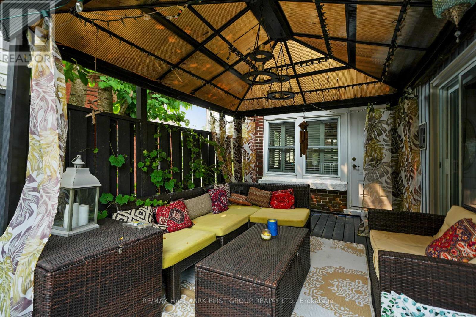 89 ROSE GLEN ROAD N - Image 28