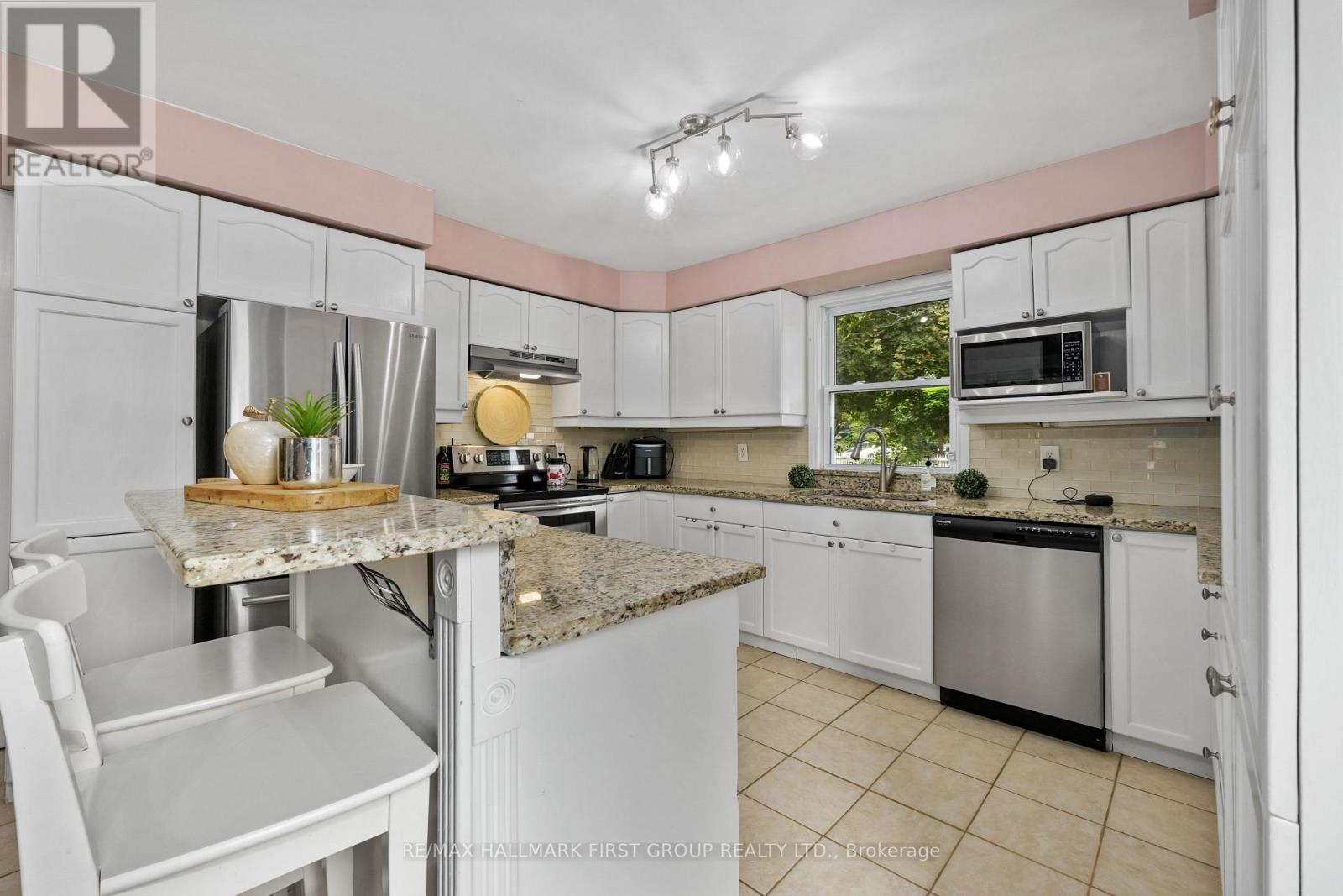 89 ROSE GLEN ROAD N - Image 17