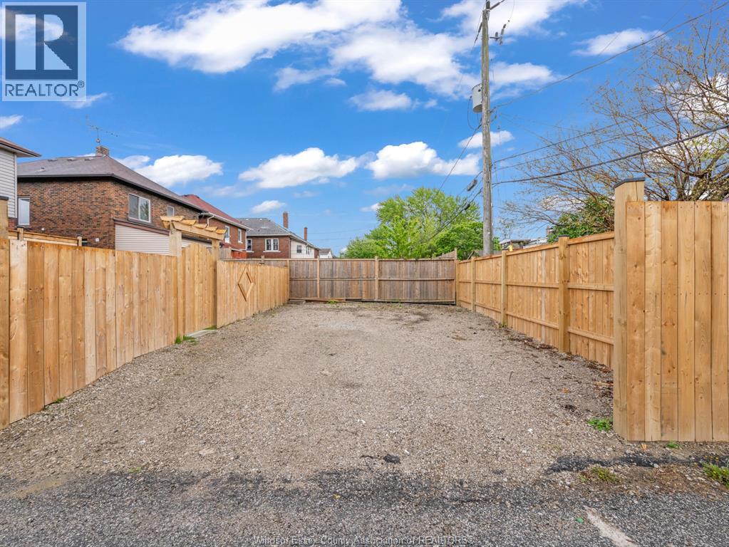 1219 ELSMERE AVENUE - 36