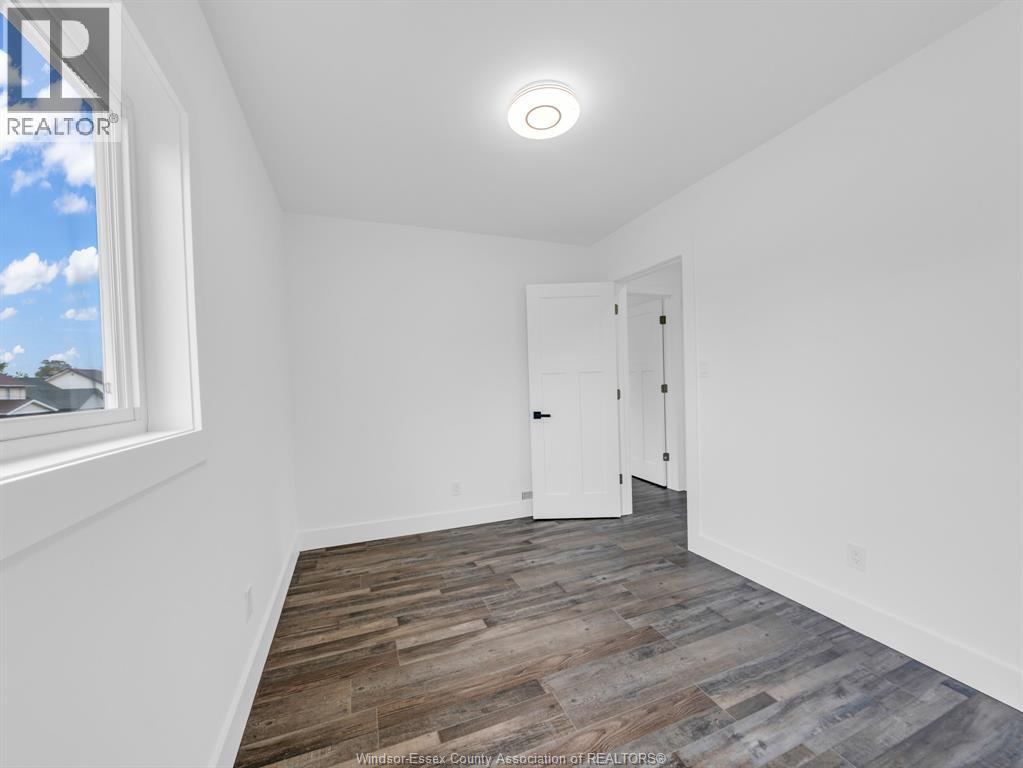 1219 ELSMERE AVENUE - 28