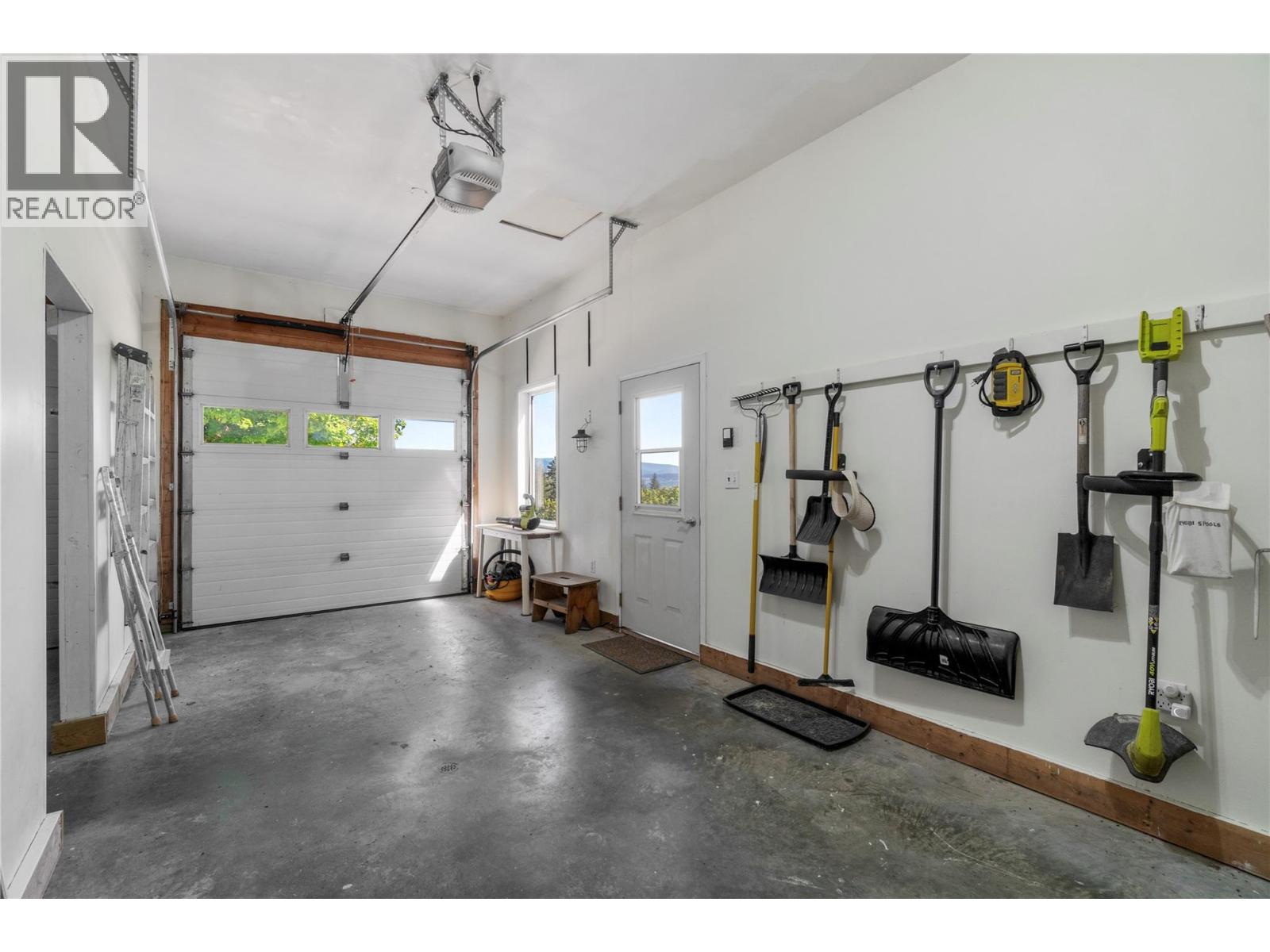 5641 50 Street NW - 93