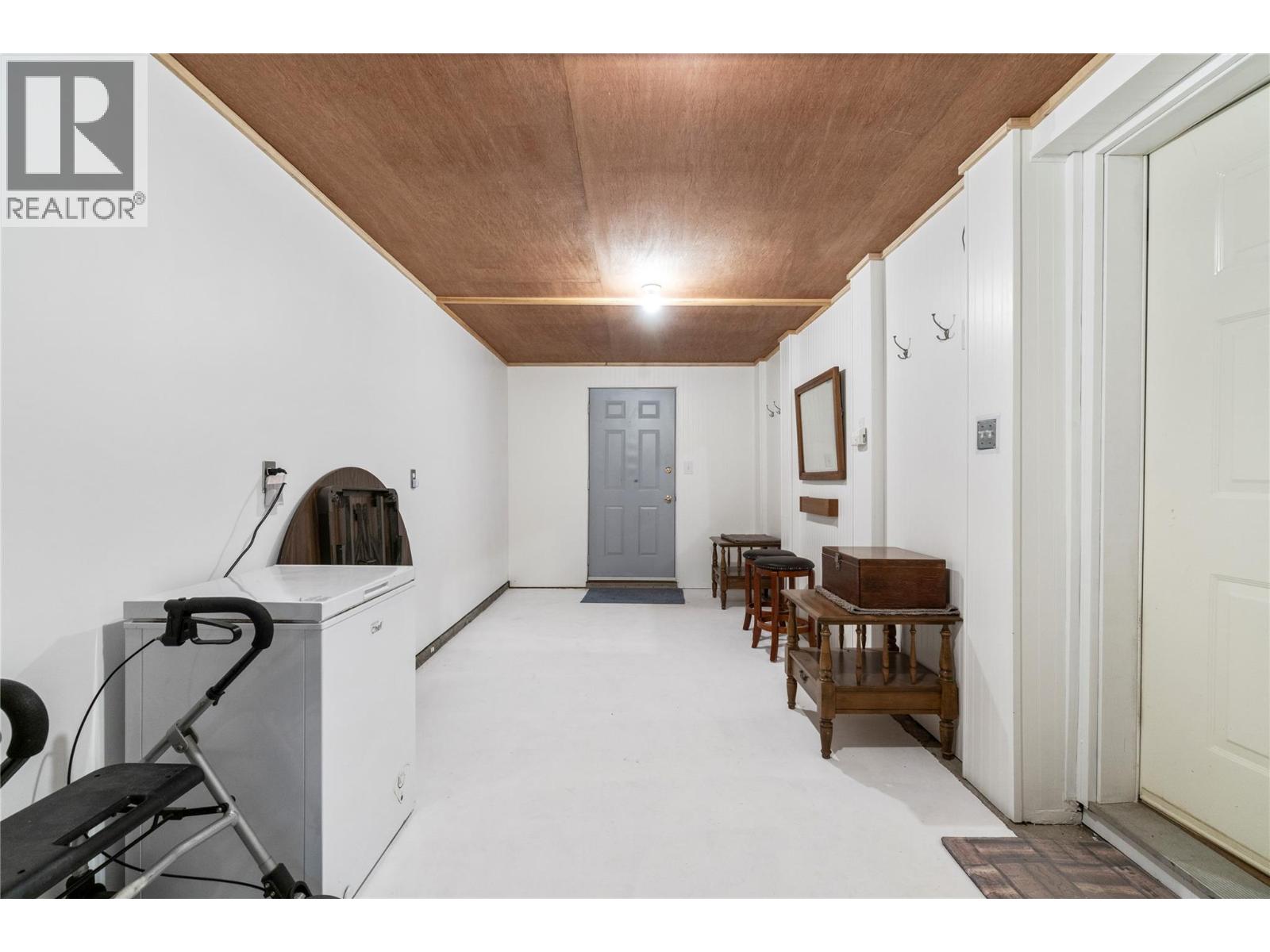 5641 50 Street NW - 70