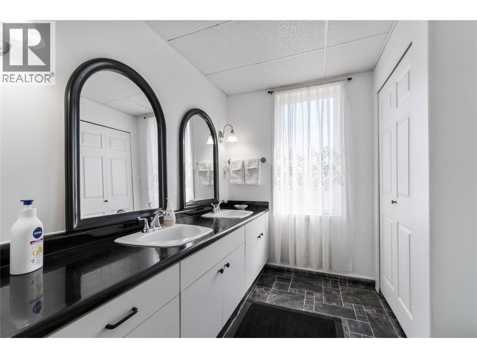5641 50 Street NW - 64