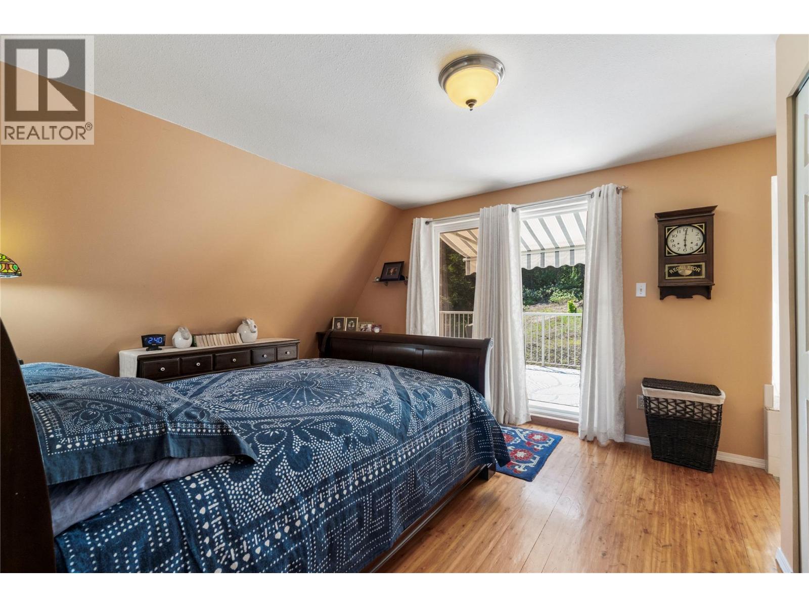 5641 50 Street NW - 37