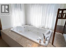 5641 50 Street Nw, Salmon Arm, BC V1E3A6 Photo 42