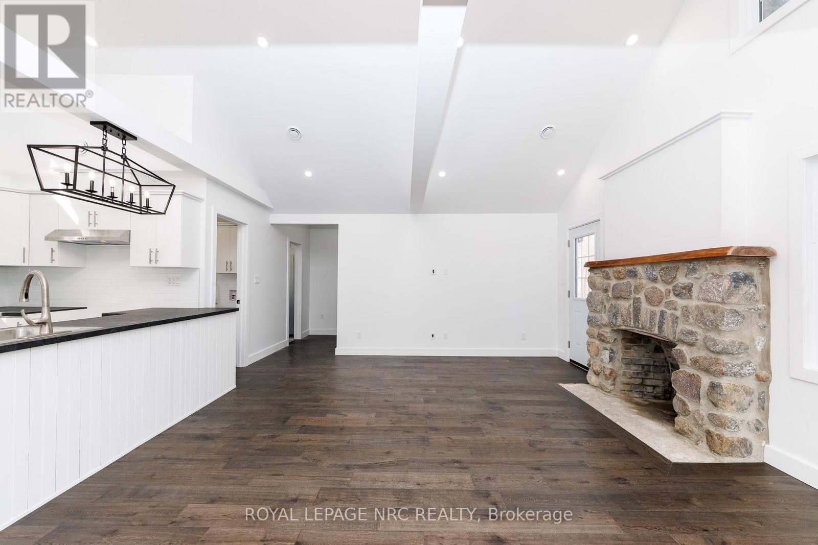 212 HOLLOWAY BAY ROAD S - 11