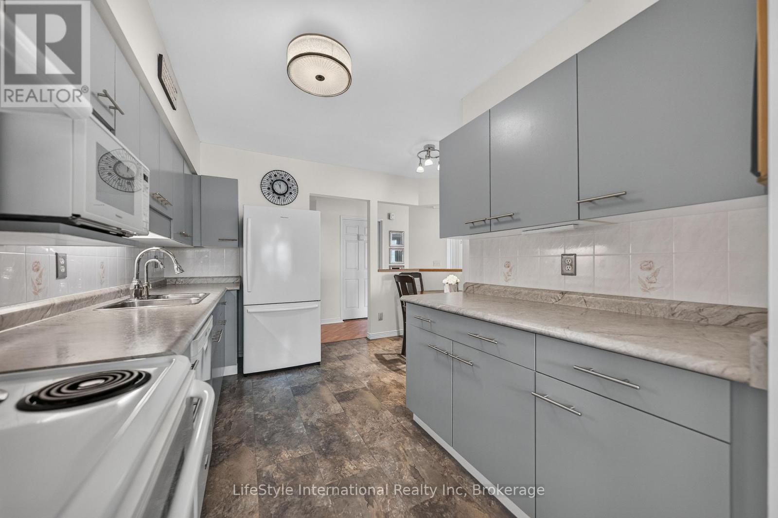 #210 208 SILVERCREEK PARKWAY N - Image 13