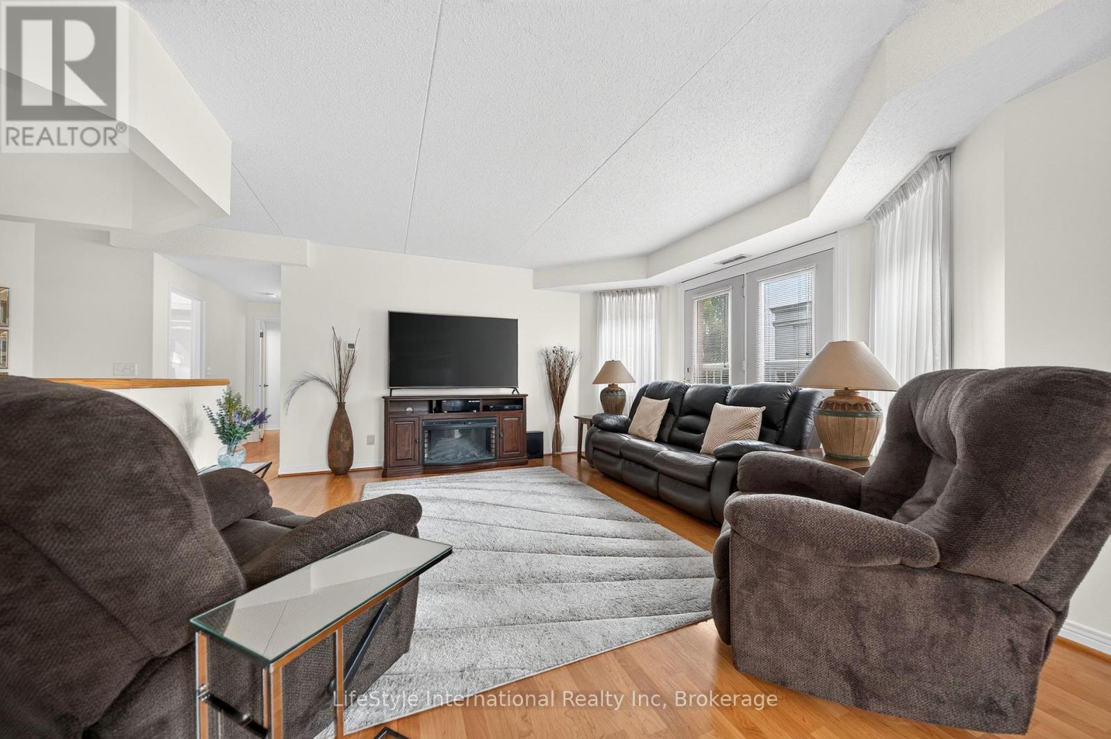 #210 208 SILVERCREEK PARKWAY N - Image 23