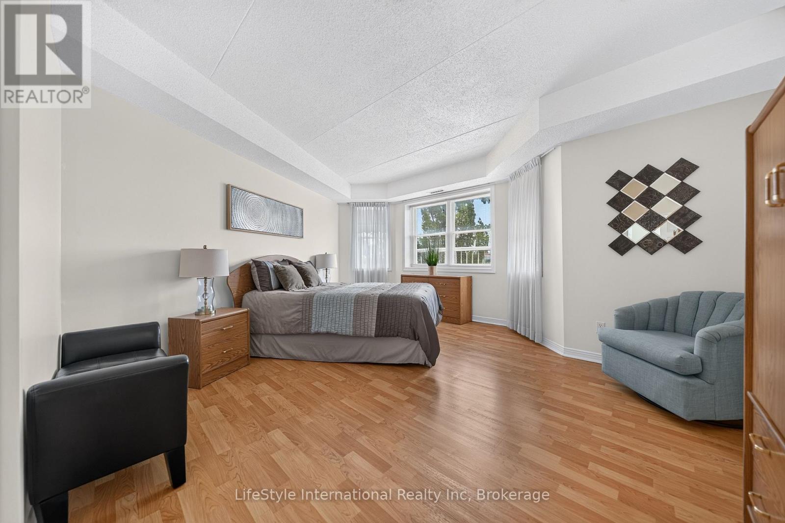 #210 208 SILVERCREEK PARKWAY N - Image 27