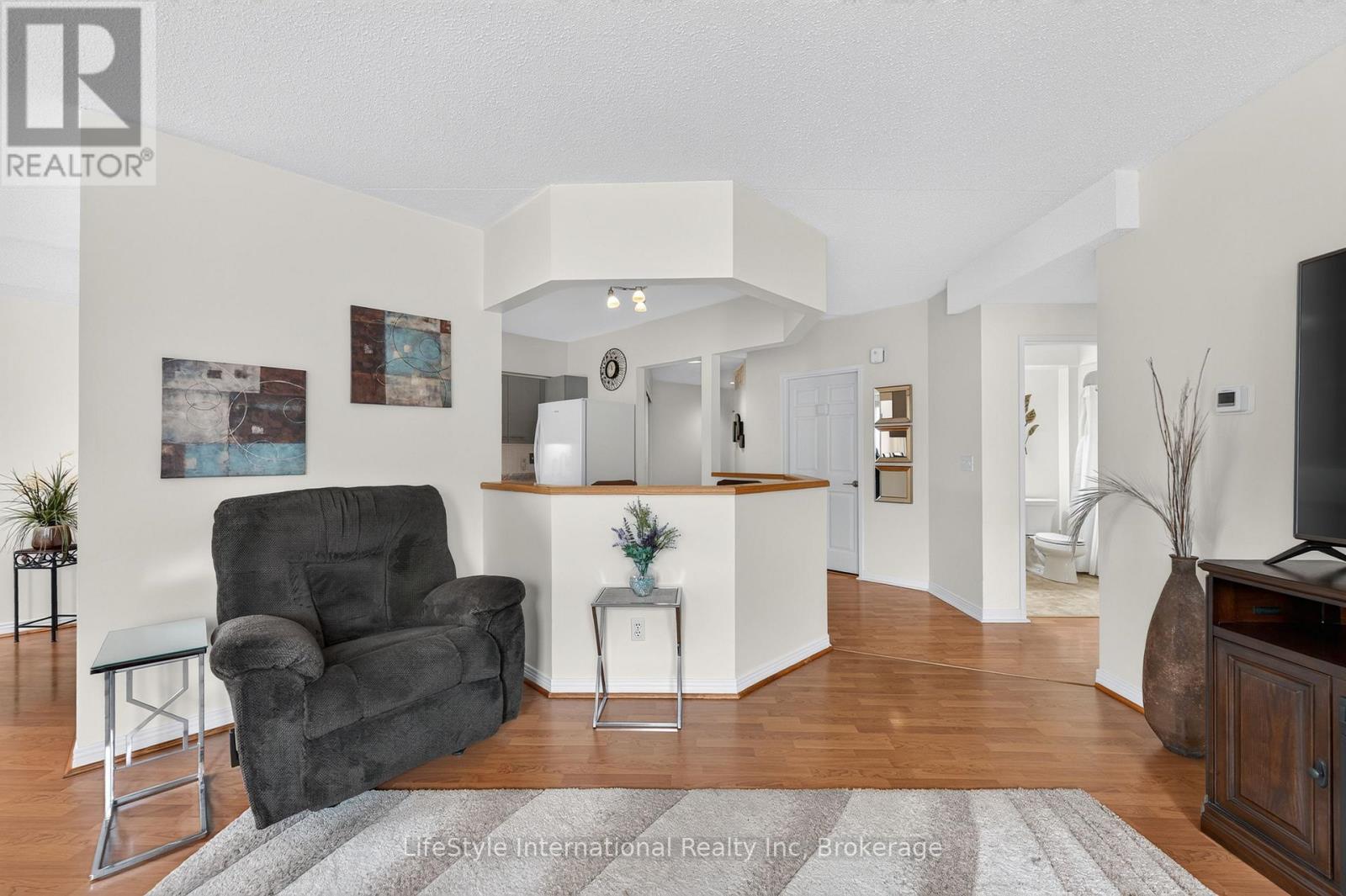 #210 208 SILVERCREEK PARKWAY N - Image 3