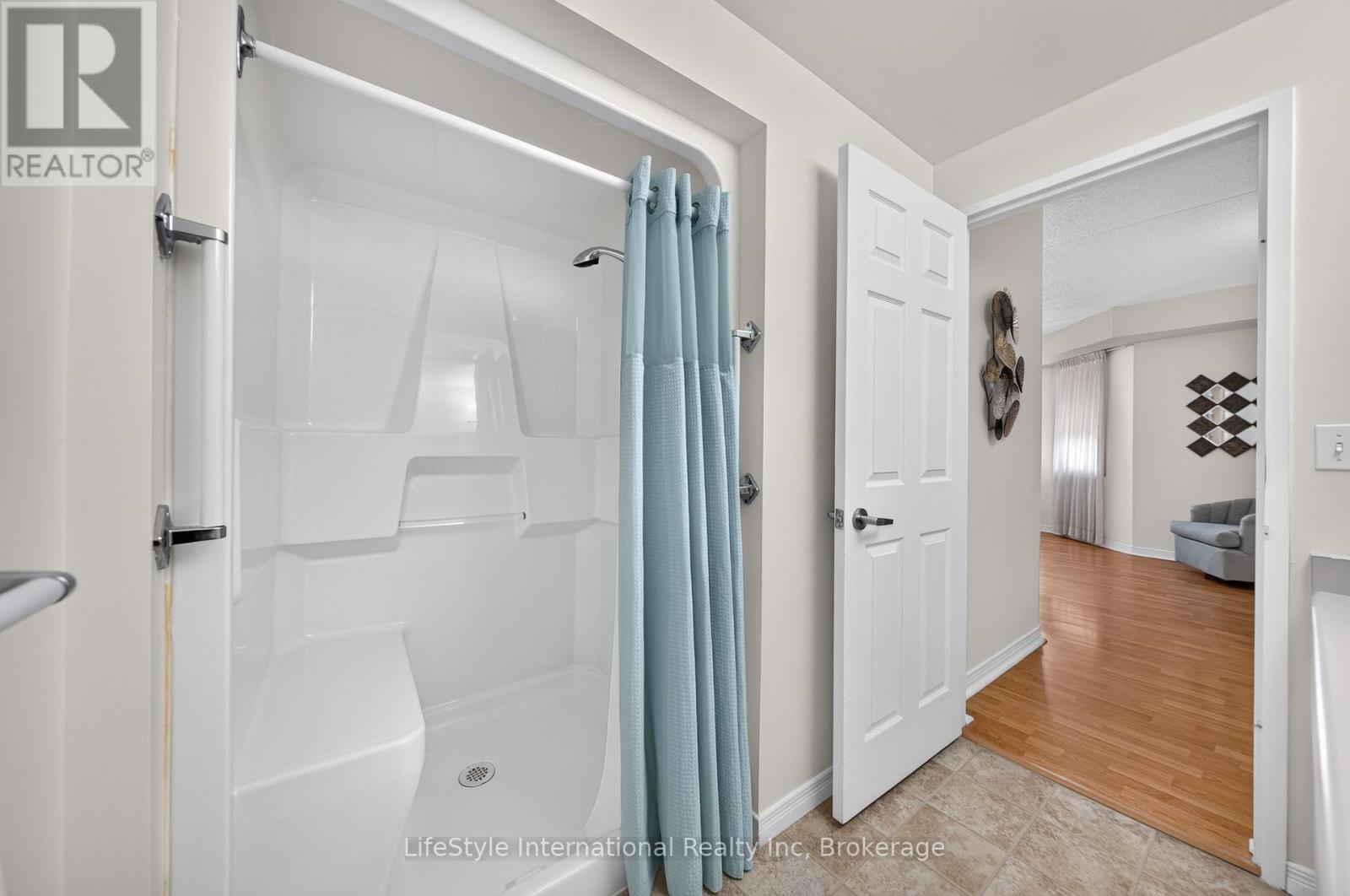 #210 208 SILVERCREEK PARKWAY N - Image 32