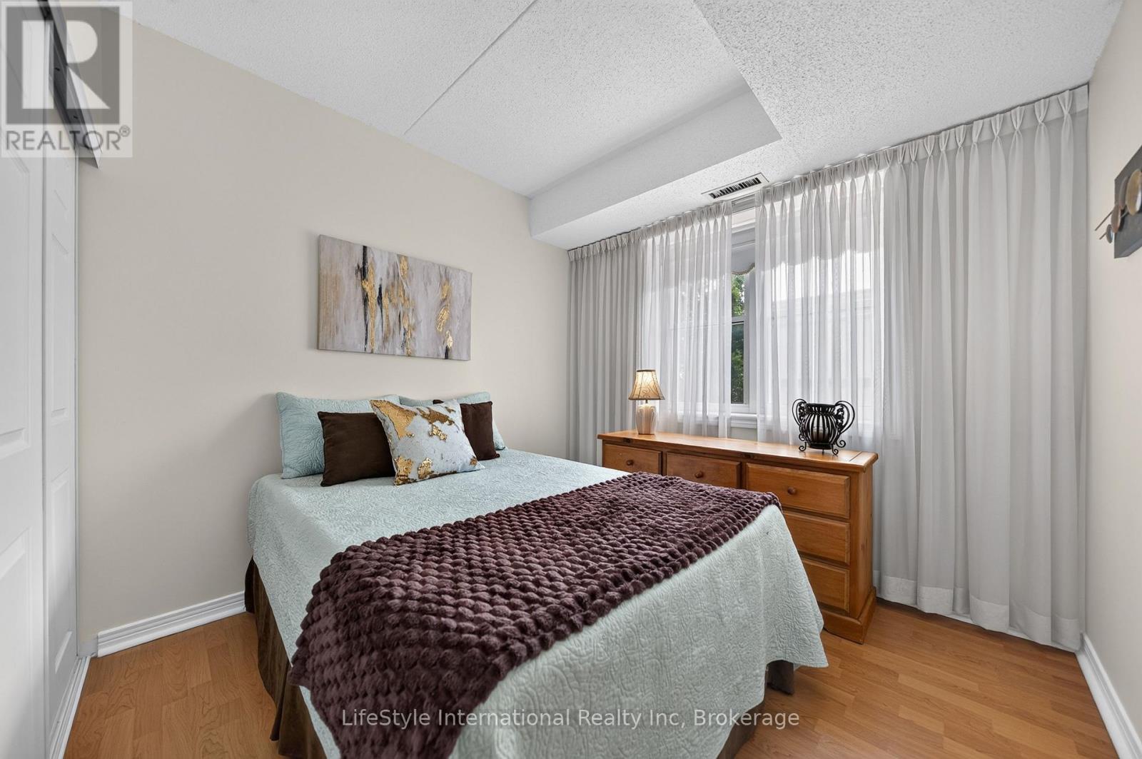 #210 208 SILVERCREEK PARKWAY N - Image 35