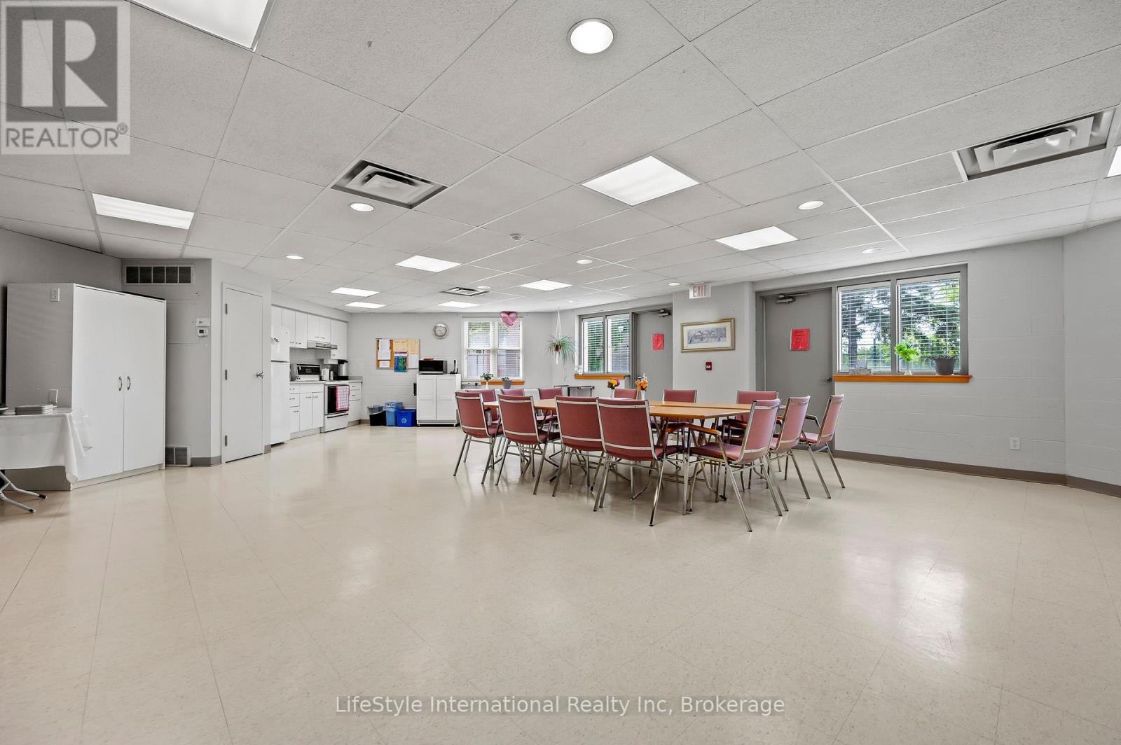#210 208 SILVERCREEK PARKWAY N - 43