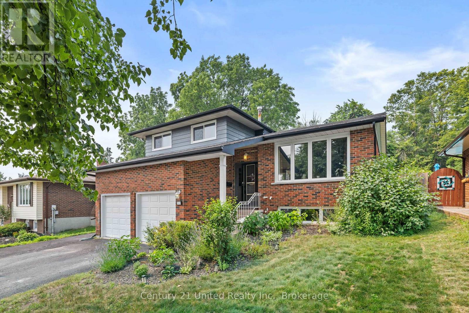 941 GOLFVIEW ROAD - 1