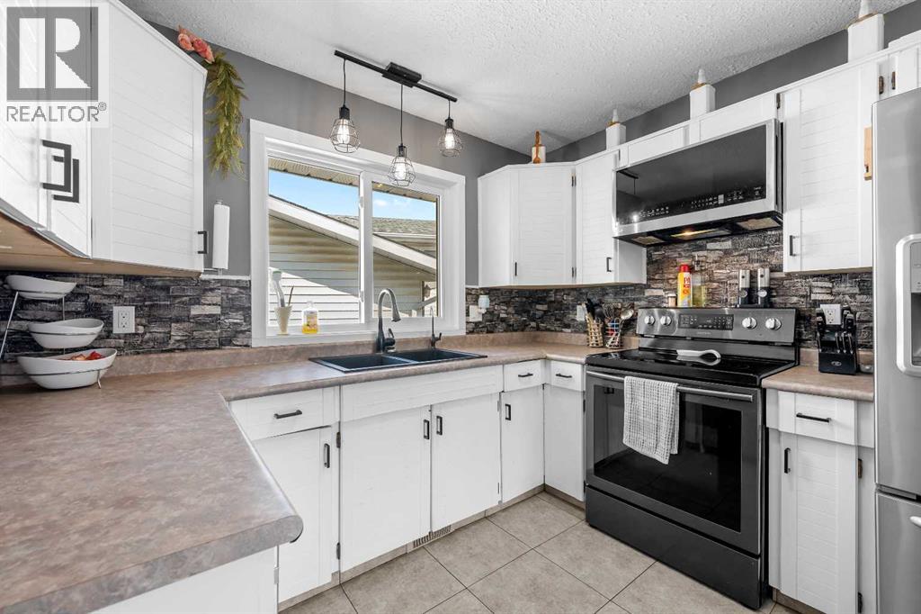 4508 30A Street Close - 10