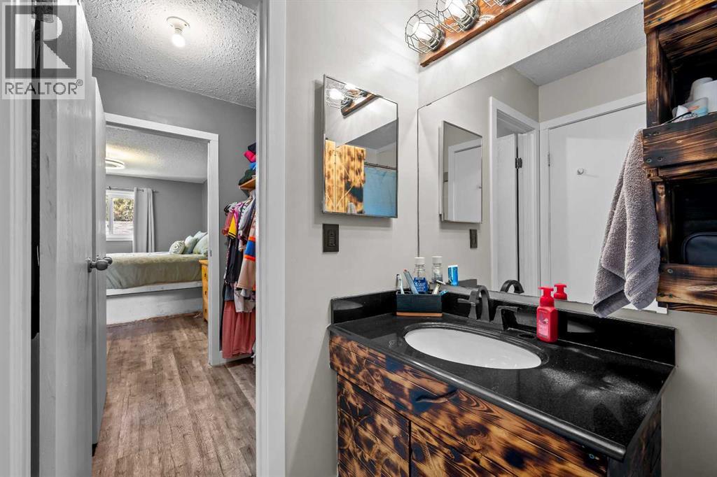4508 30A Street Close - 13