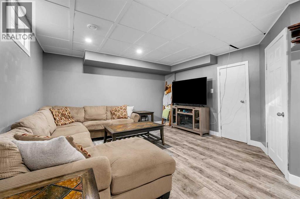 4508 30A Street Close - Image 24