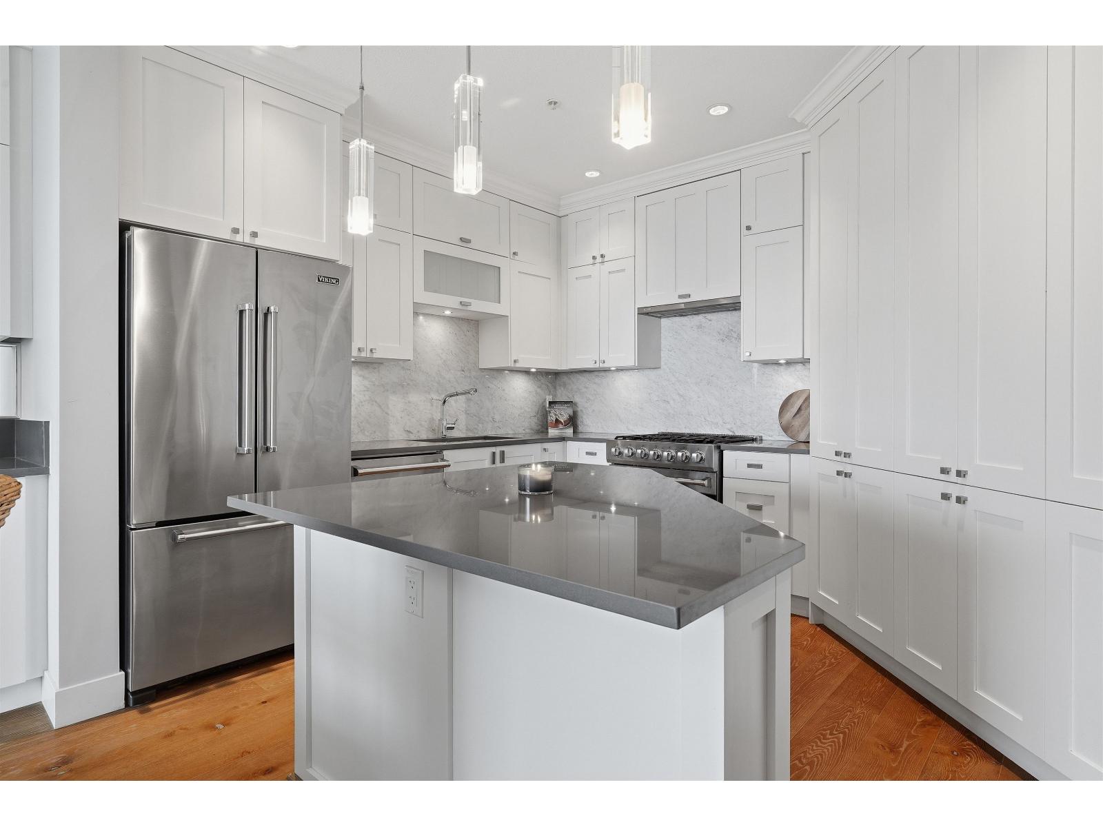 PH512 14855 THRIFT AVENUE, White Rock