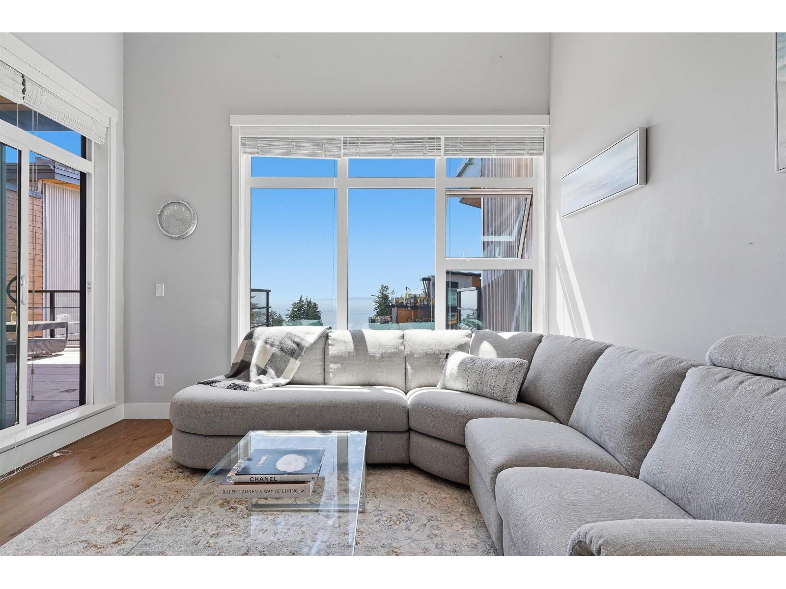 PH512 14855 THRIFT AVENUE, White Rock