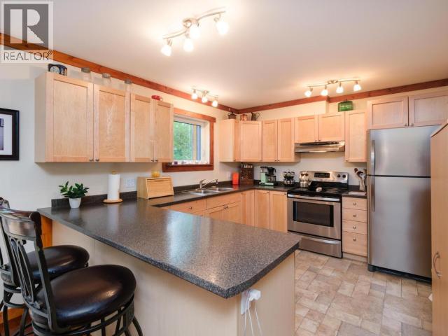 400 URSA WAY - 38