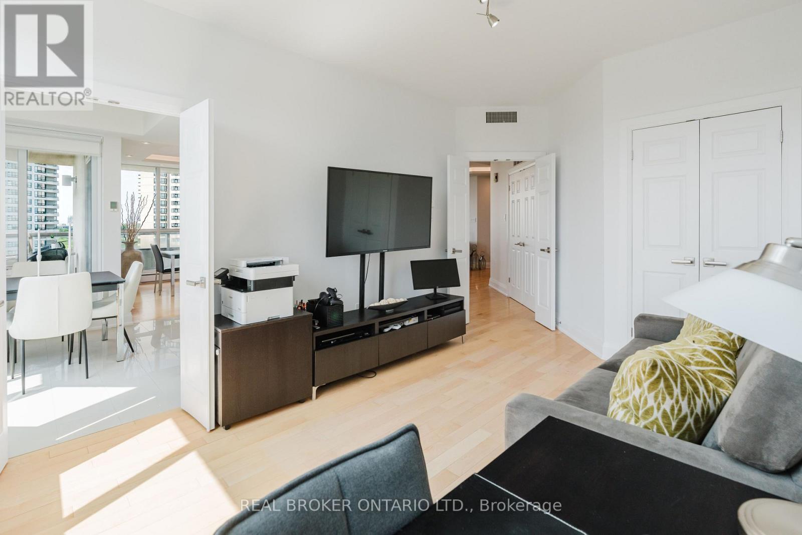 #806 1480 RIVERSIDE DRIVE - 16