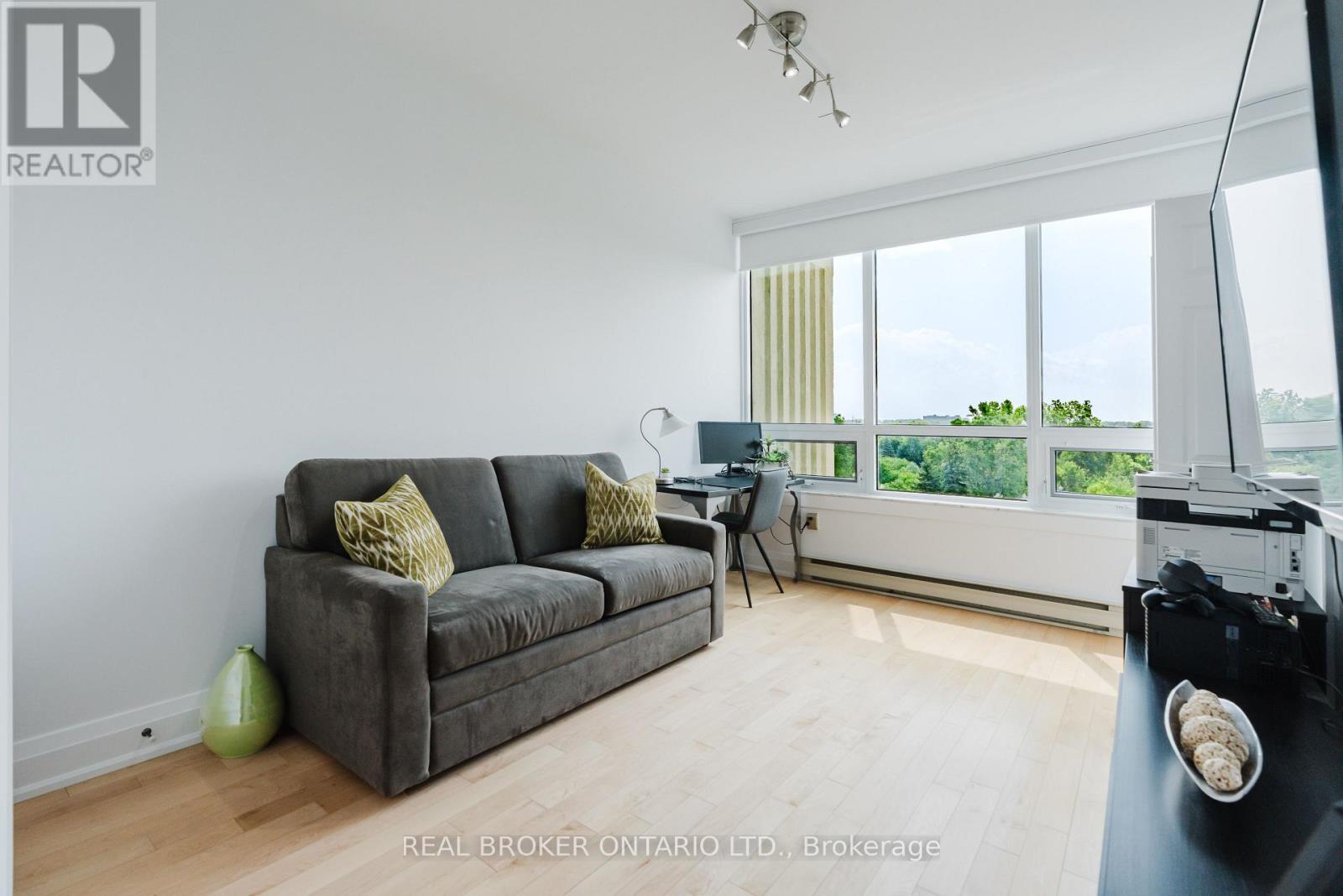 #806 1480 RIVERSIDE DRIVE - 17