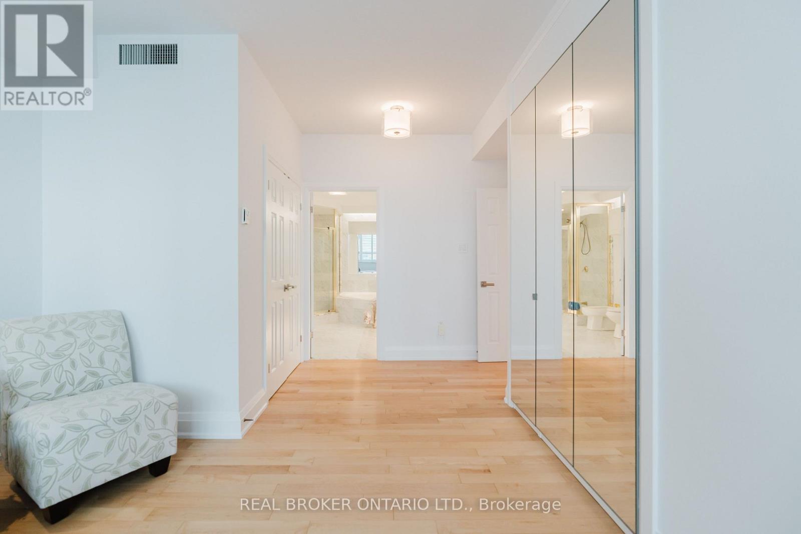 #806 1480 RIVERSIDE DRIVE - 21