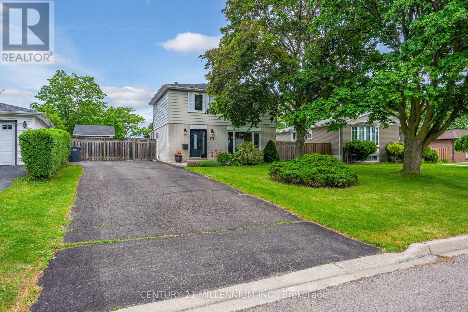 46 DUNBLAINE CRESCENT - 1