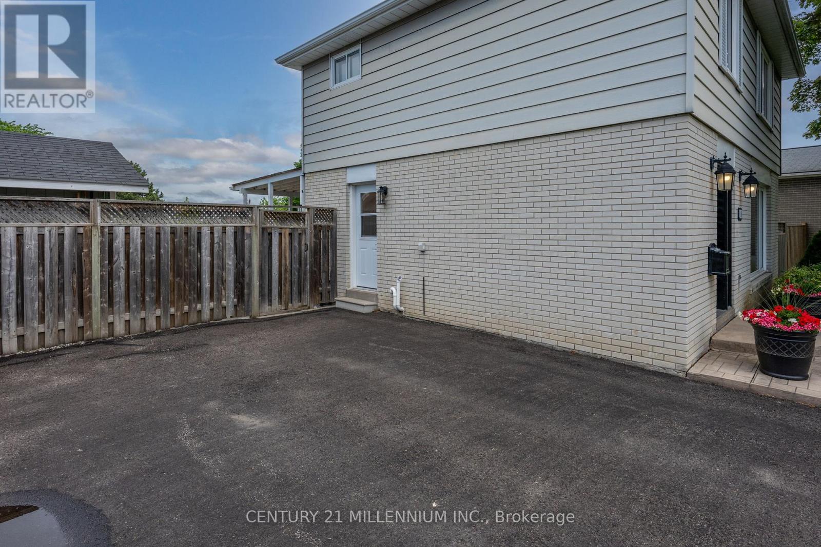 46 DUNBLAINE CRESCENT - 29
