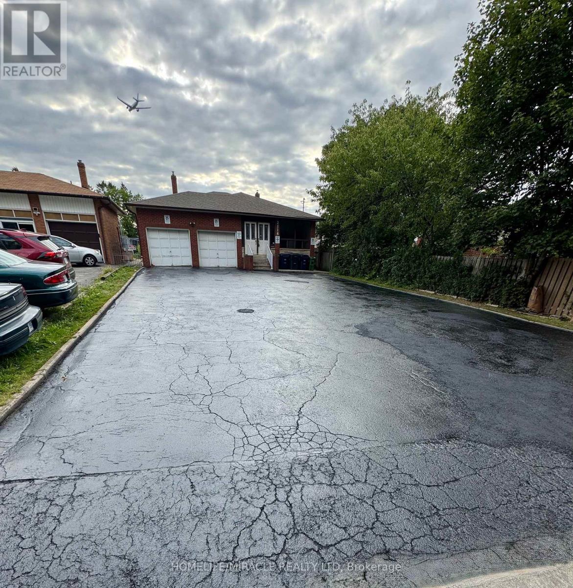 Photo of 2114 Islington Avenue