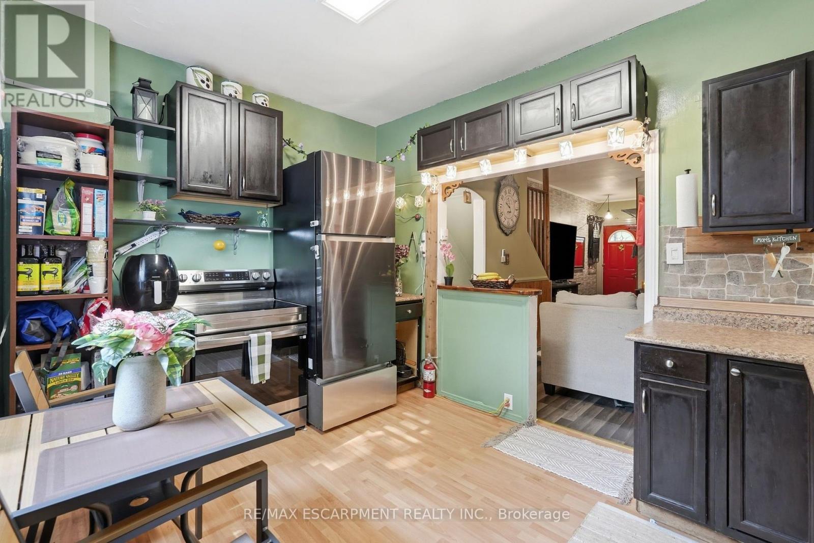 182 CAVELL AVENUE - 12