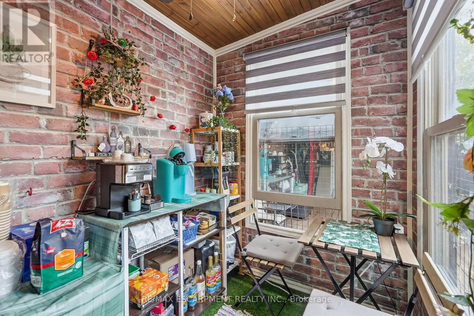182 CAVELL AVENUE - 16