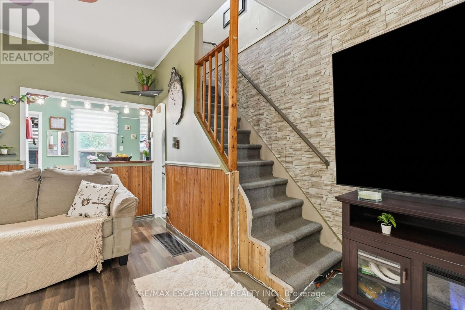 182 CAVELL AVENUE - 17