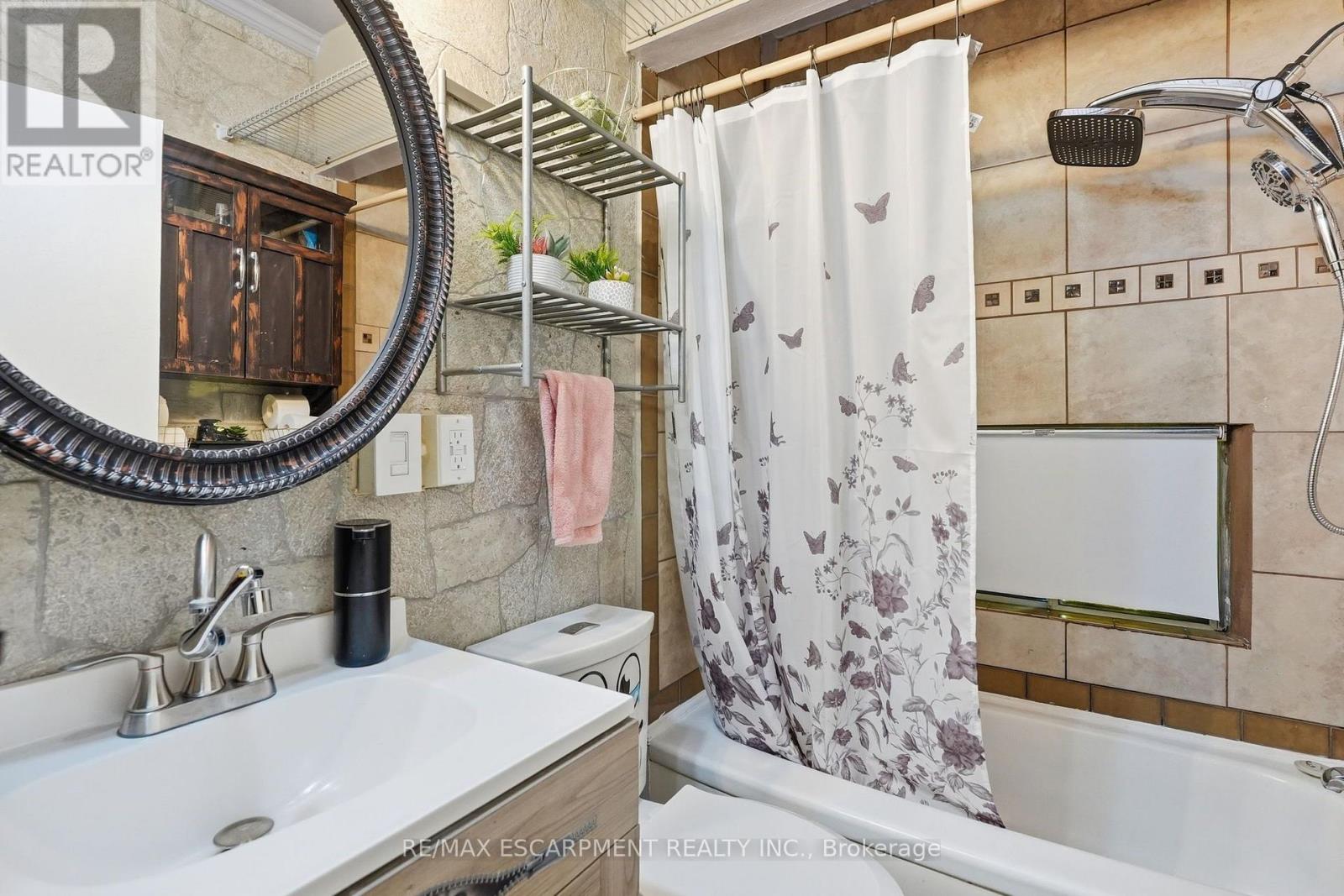 182 CAVELL AVENUE - 24