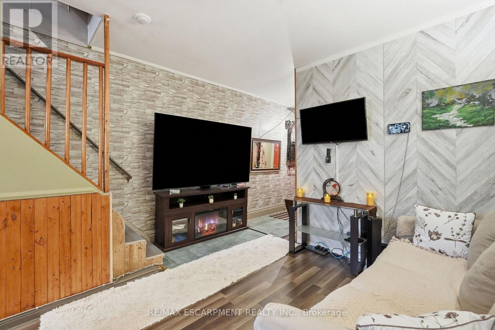 182 CAVELL AVENUE - 9
