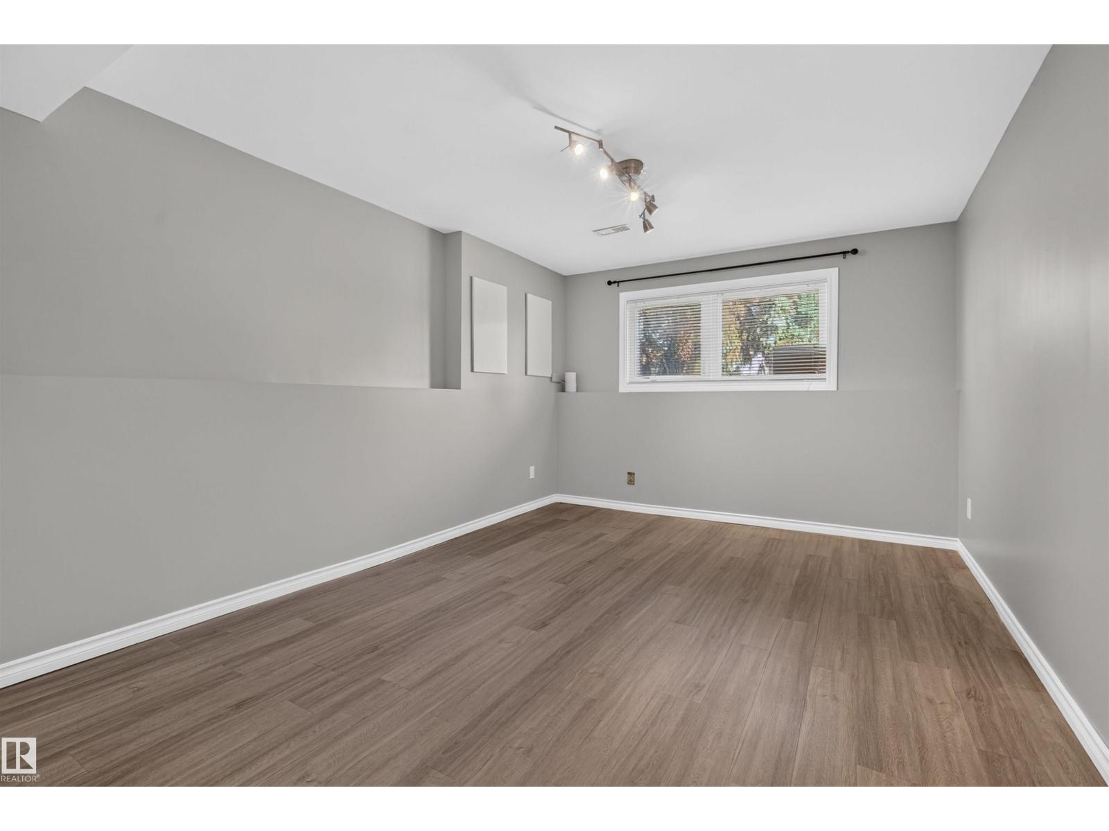18303 76 AV NW - 8
