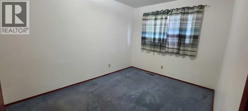 4820 53 Avenue - 9