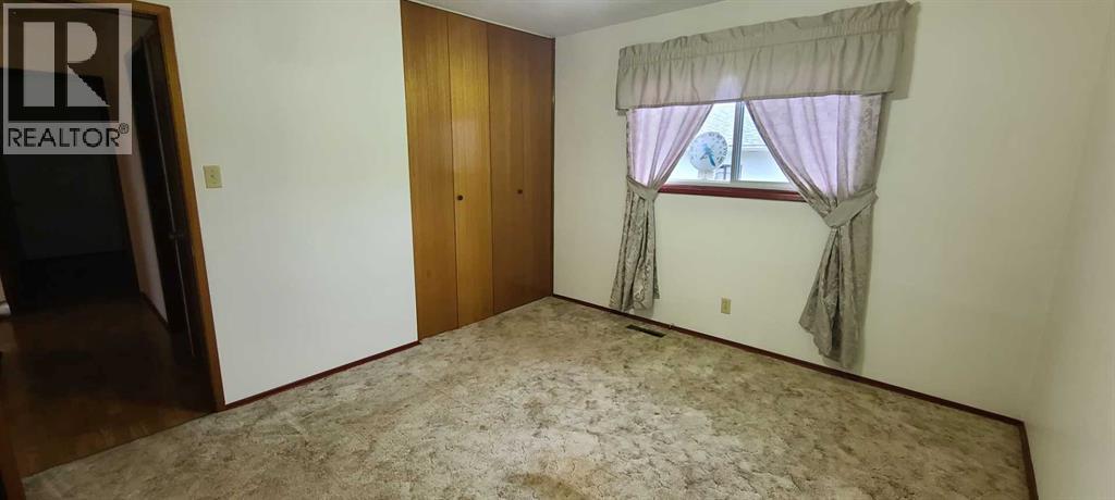 4820 53 Avenue - 8