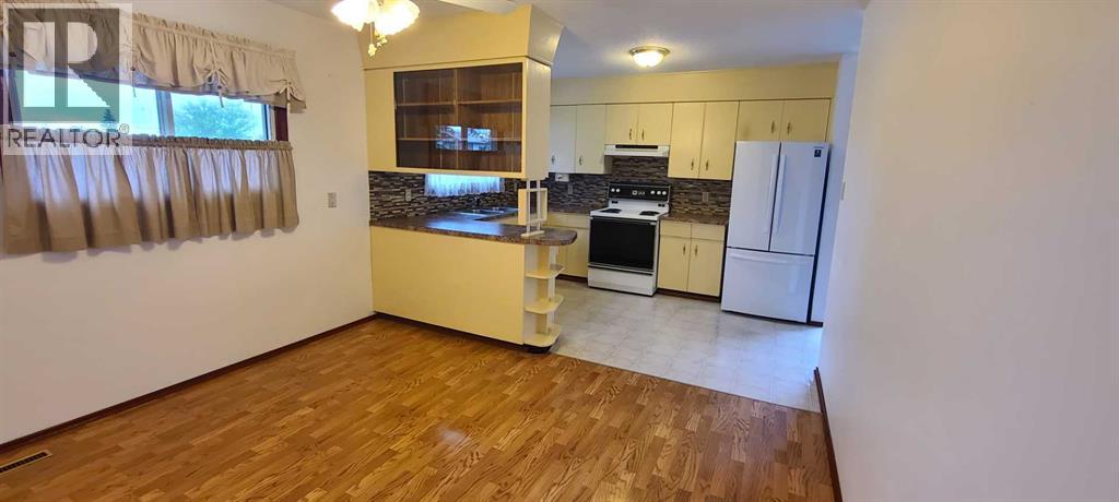 4820 53 Avenue - Image 3