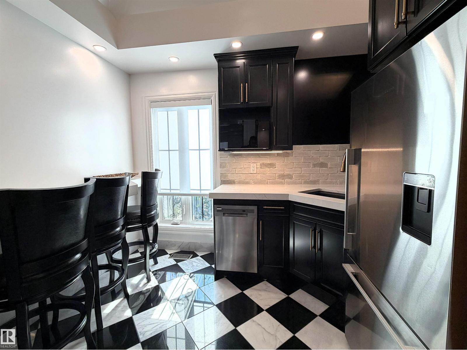 11833 102 AV NW - Image 17