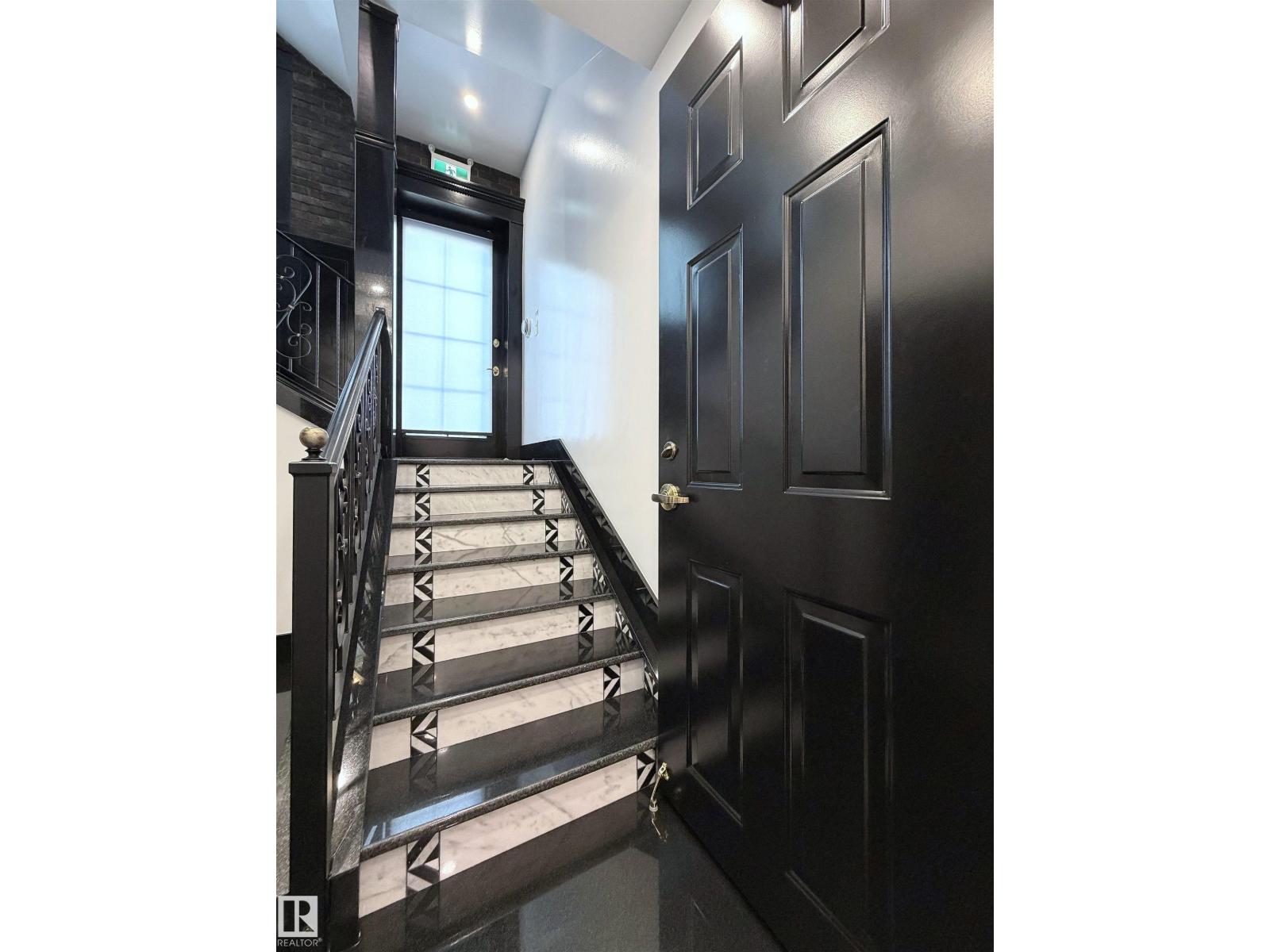 11833 102 AV NW - Image 28