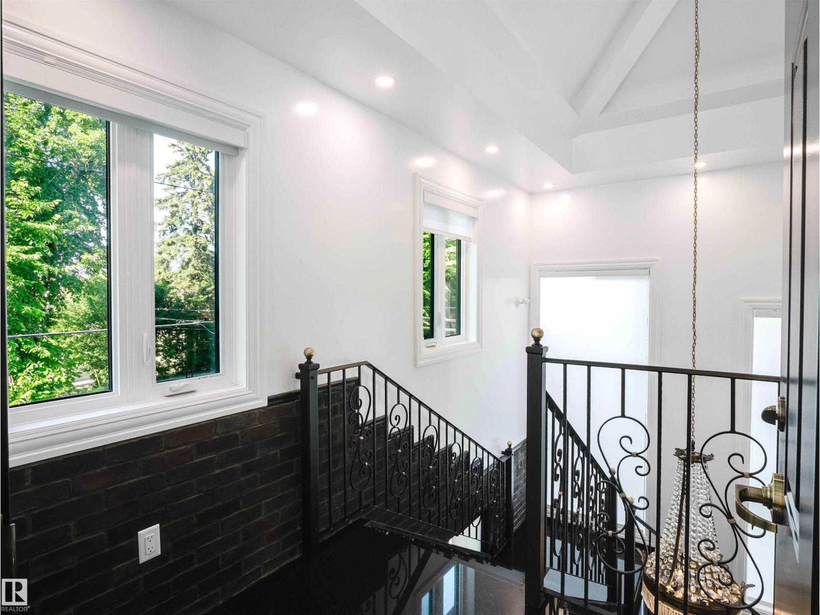 11833 102 AV NW - Image 37