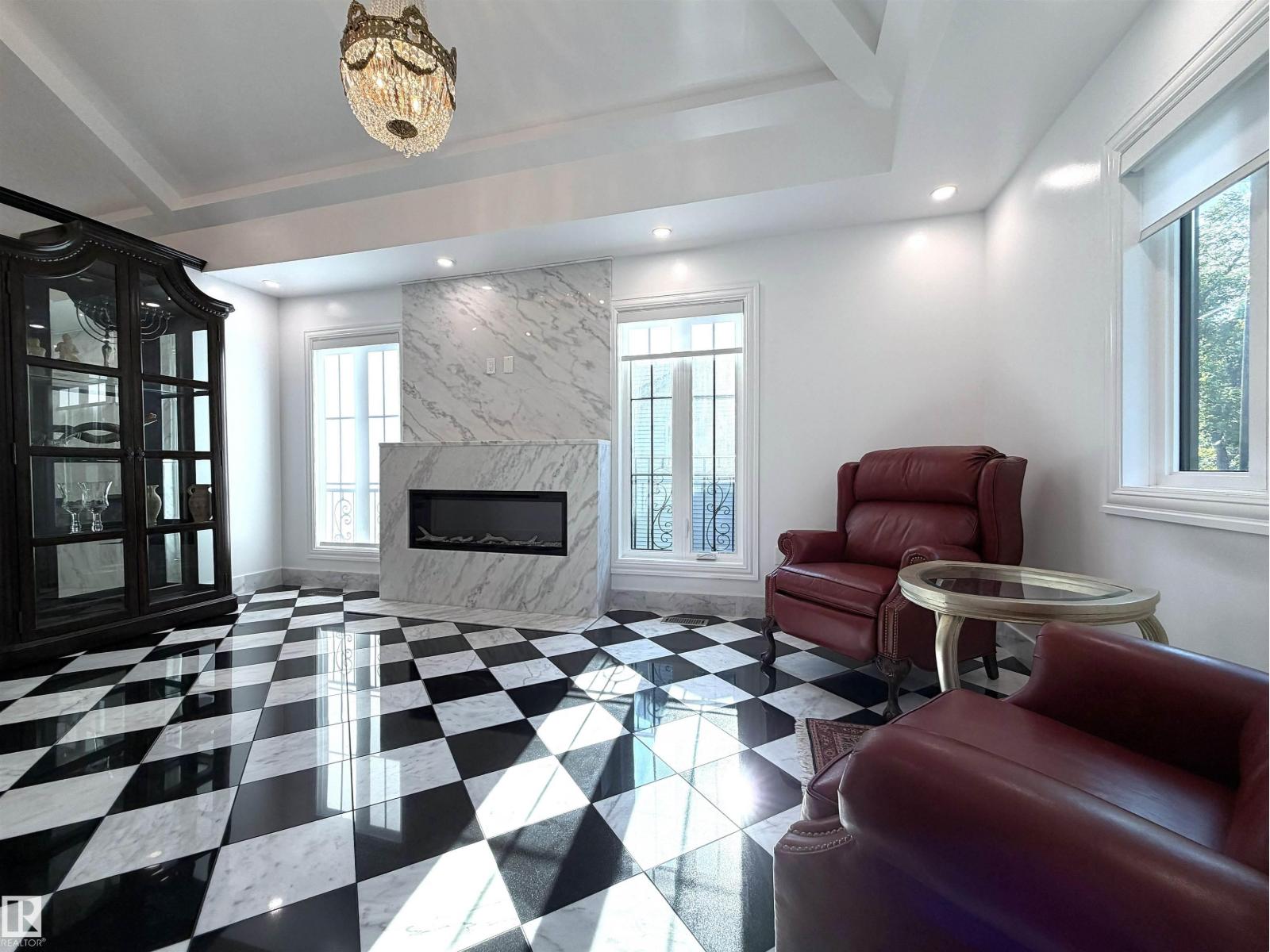 11833 102 AV NW - Image 13