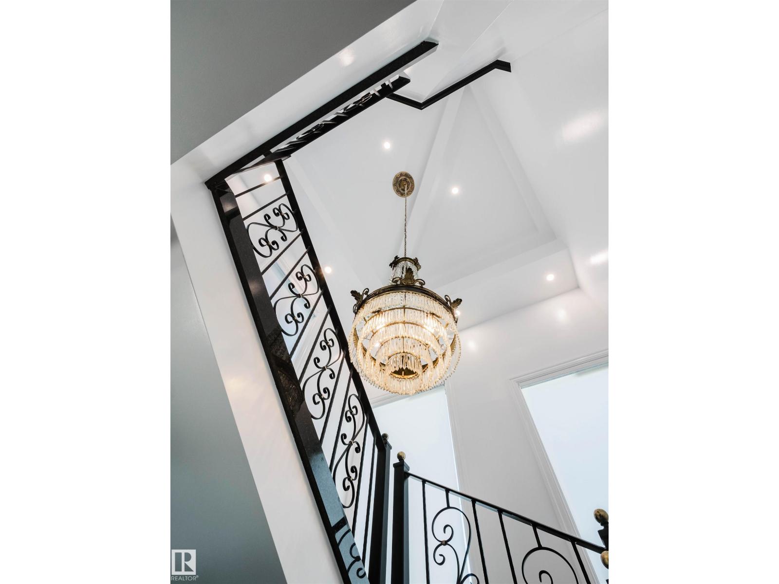 11833 102 AV NW - Image 38